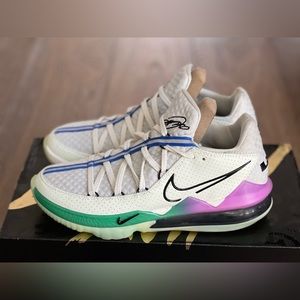 Nike Lebron 17 XVII Low Top Men’s Spruce White Glow In The Dark Sneakers Sz 9.5
